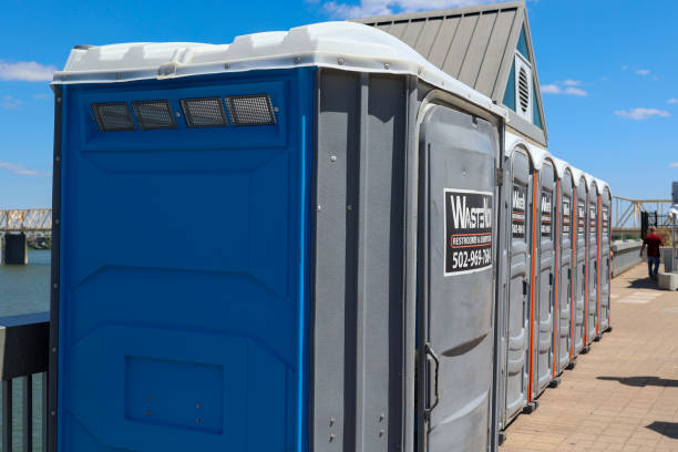 Best VIP or Luxury Restroom Trailers  in Orland Hls, IL